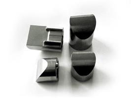 ���P����